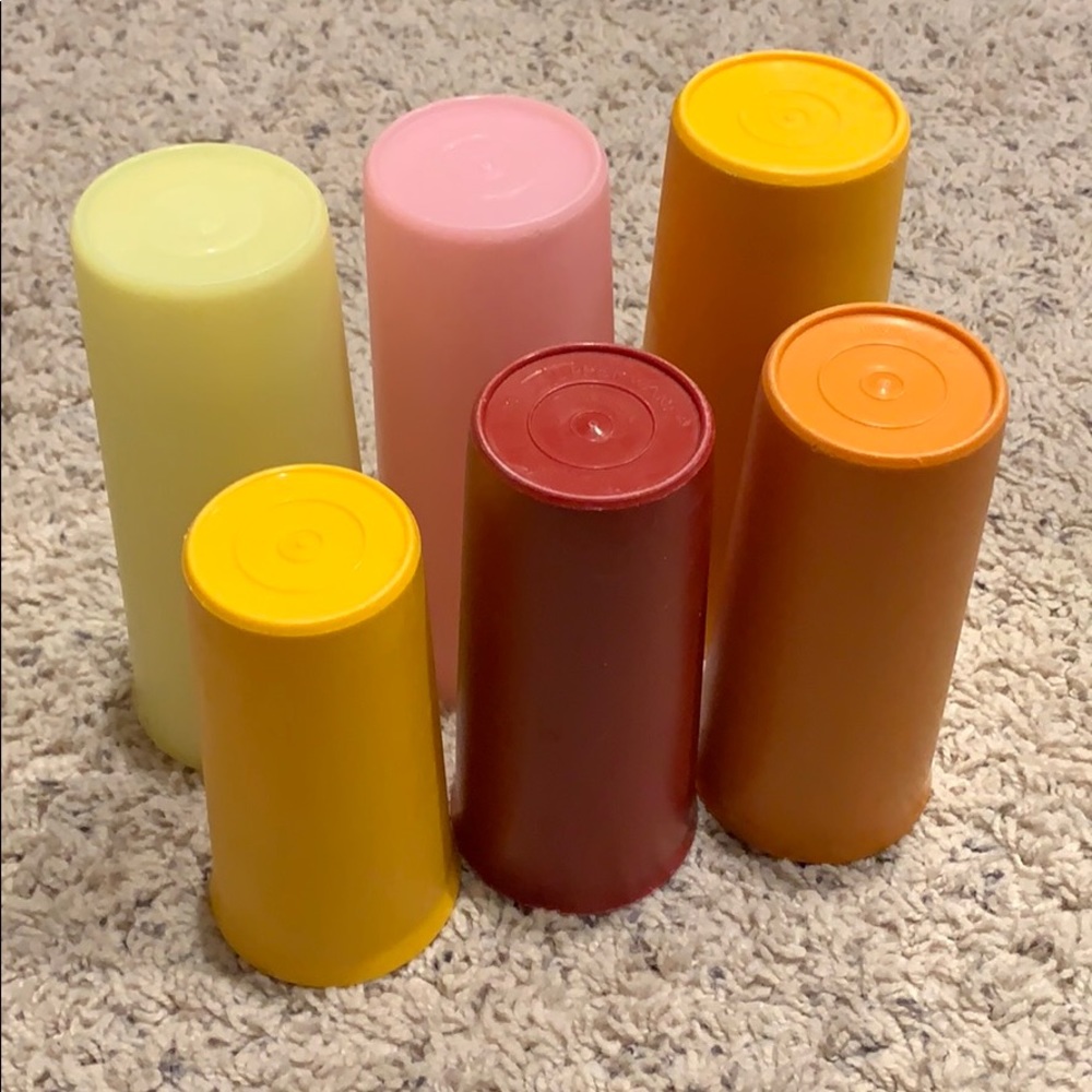 6 vintage Tupperware cups